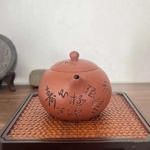 精選紅降坡《西施》紫砂壺 雙刀高工刻繪 內推孔 容量180cc 禹式精工作品