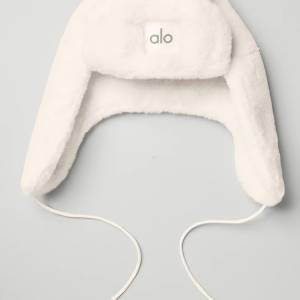 Alo Yoga Faux Fur Polar Hat Lvory ONE SIZE