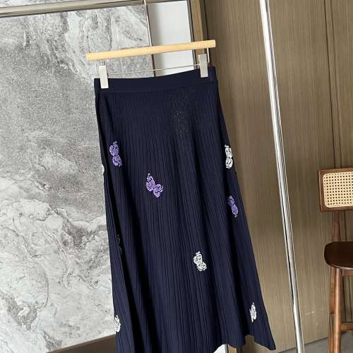 鄂爾多斯24年夏季新品高支棉V領抽條蝴蝶嵌花短袖女針織衫