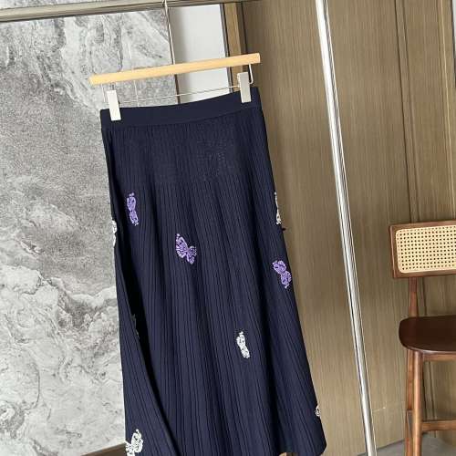 鄂爾多斯24年夏季新品高支棉V領抽條蝴蝶嵌花短袖女針織衫