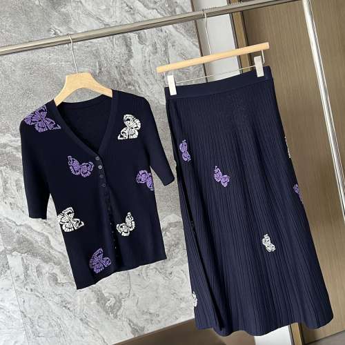 鄂爾多斯24年夏季新品高支棉V領抽條蝴蝶嵌花短袖女針織衫