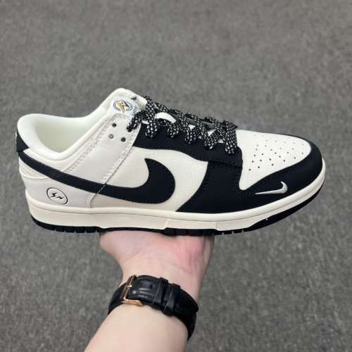 Fragment Design x Nike Dunk SB Low 藤原浩 x Nike SB 低筒 藤原浩聯名白黑 整體以...