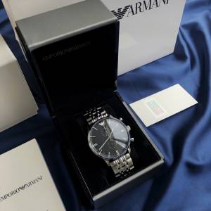 Armani 阿瑪尼今年最火紅的一塊，金城武訂製款鋼帶男士手錶型號AR0389