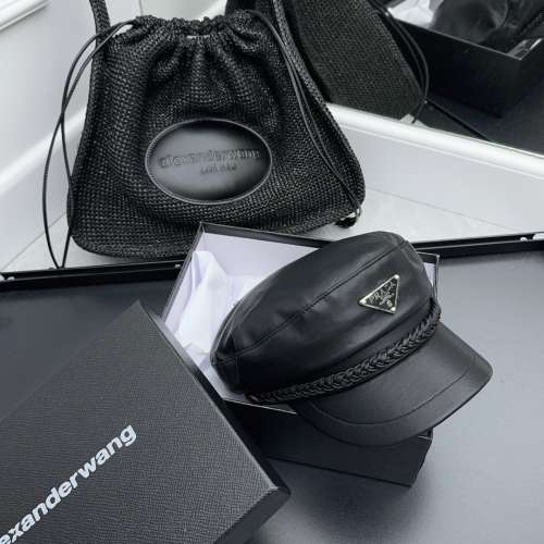 PRADA新款皮軍帽