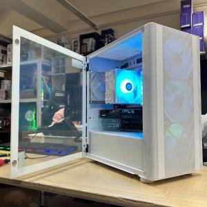 1 TB 雪白 RGB 遊戲電腦