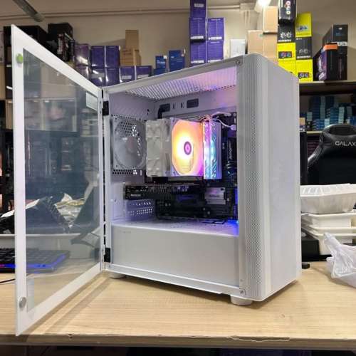 1 TB 雪白 RGB 遊戲電腦