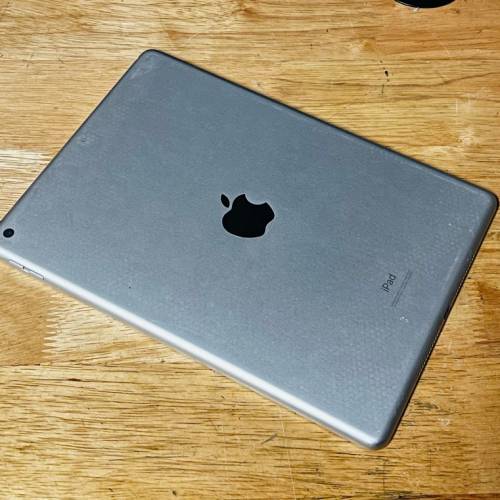 Apple 蘋果 iPad 8 (2020) 128G 第八代iPad 銀色 99% 超新淨，一直自用，已更新最新...