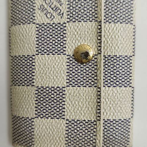 LV白朱古力鎖匙包