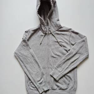 Uniqlo 灰色hoodie