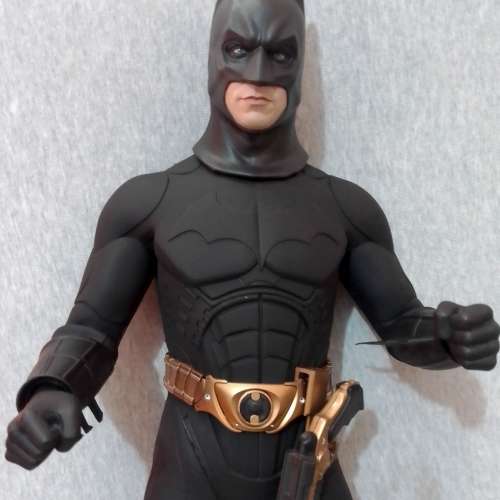 19吋蝙蝠俠公仔，頭手脚活動關節，配槍可取出來，握上手