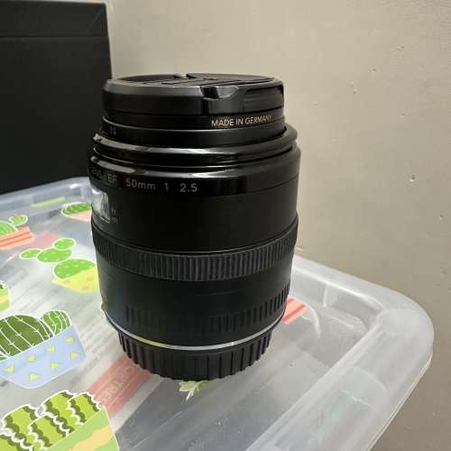 Canon EF 50mm f2.5 Compact Macro