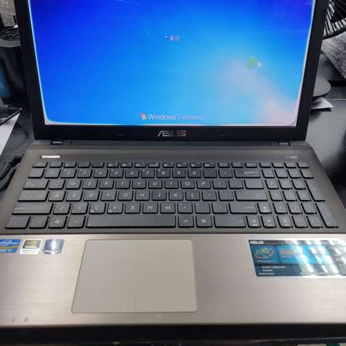 Asus K55V mon 4邊有白邊