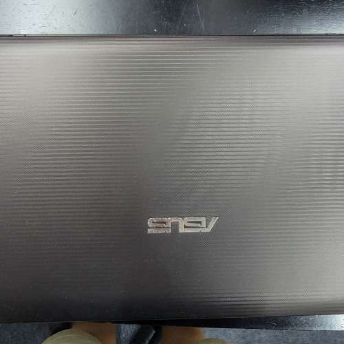 Asus K55V mon 4邊有白邊