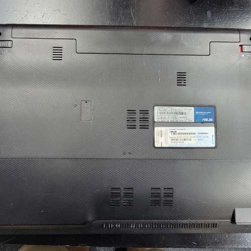 Asus K55V mon 4邊有白邊