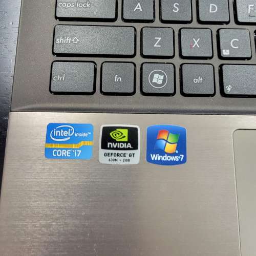 Asus K55V mon 4邊有白邊