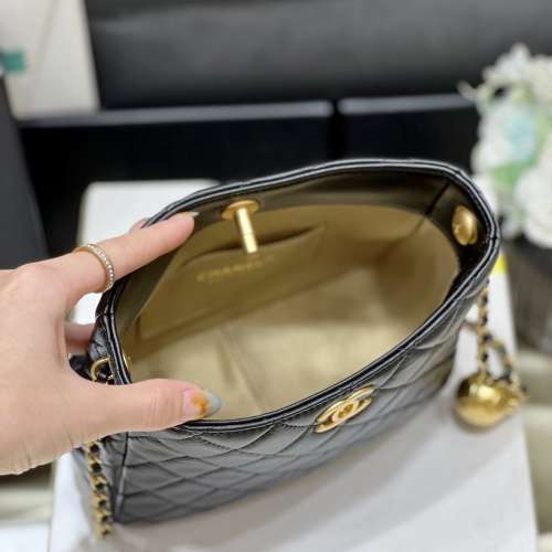 Chanel  金球HOBO羊皮嬉皮包