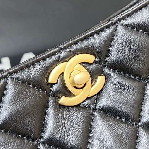 Chanel  金球HOBO羊皮嬉皮包