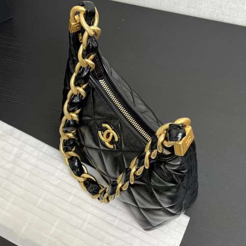CHANEL 24A金色金屬小羊皮旅行包單肩包小號女款黑色