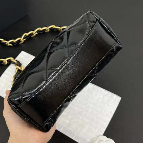 CHANEL 24A金色金屬小羊皮旅行包單肩包小號女款黑色