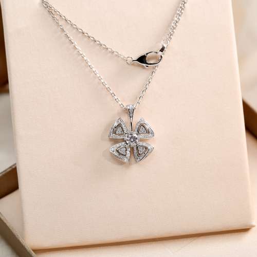 BVLGARI宝格丽 四叶草 罗马之花 Fiorever咏绽项链