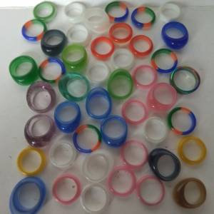 一手46隻樹脂仿貓眼石戒指，清理存貨價共售200元。no.AR.26.6.24