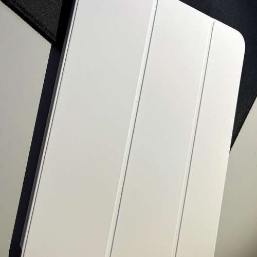 iPad 10th gen WiFi 64GB (Silver) with Genuine iPad Smart Folio (White)