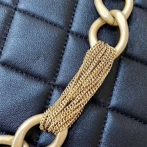 Chanel 23A 高级手工坊系列hobo腋下包