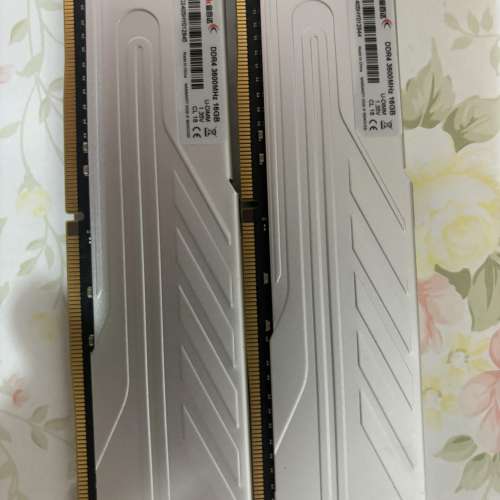 金百達銀爵32GB(16G×2)套装DDR4 3600