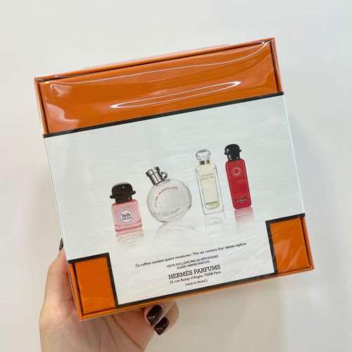 💫免稅正品 HERMES 愛馬仕香水禮盒(絲巾/尼羅河花園/橘彩星光/緋紅火参)x7.5mL | 預...