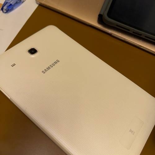 Samsung Galaxy Tab E iPad