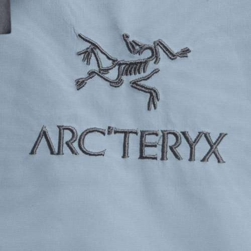 Archaeopteryx 始祖鳥經典防水衝鋒衣，最近爆火的戶外露營，品牌 衝鋒衣界天花板！...