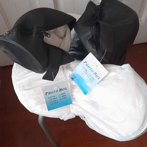 .清理存貨劈價出售。一支影樓專業重型架manfrotto 144,兩支影樓燈架/腳架,及三個攝...