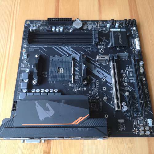 (新淨AM4)技嘉B550M Aorus Elite 底板連背板