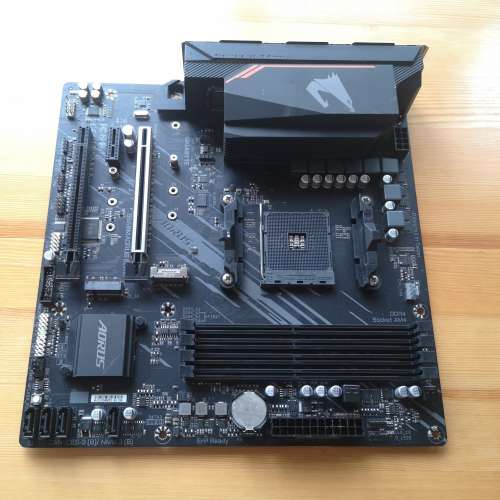 (新淨AM4)技嘉B550M Aorus Elite 底板連背板