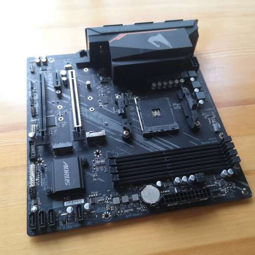 (新淨AM4)技嘉B550M Aorus Elite 底板連背板