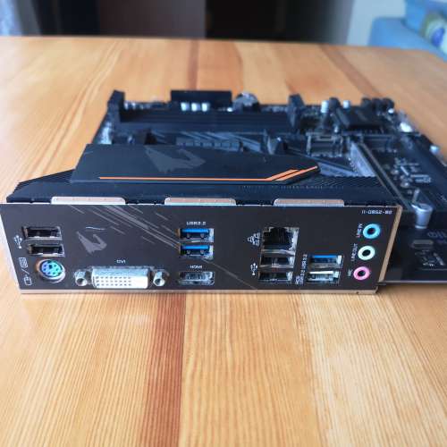 (新淨AM4)技嘉B550M Aorus Elite 底板連背板