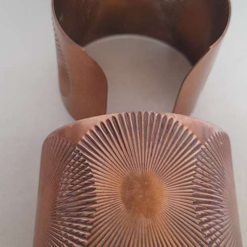 一對美國紅銅手鐲/臂鈪寛兩寸，數十年前製品。可作傳家寶坊間流傳對風濕有減輕作用...