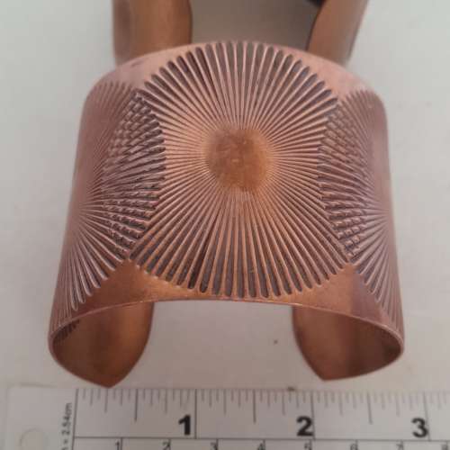 一對美國紅銅手鐲/臂鈪寛兩寸，數十年前製品。可作傳家寶坊間流傳對風濕有減輕作用...