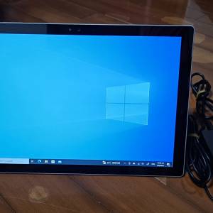 Surface Pro 4 i7/8GB Ram/256GB SSD (只用了 404 小時 Used for only 404 hours)
