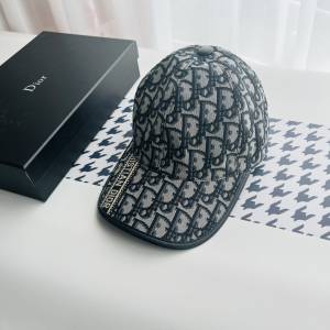 全新未使用Dior新款棒球帽Dior老花復古韻味十足質量超讚，基礎頭圍55-60配盒子布袋