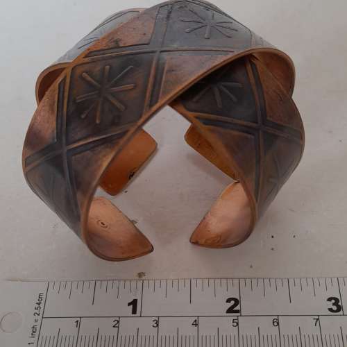 紅銅手鐲，多年前存貨。坊間流傳對風濕有減輕作用，每只100元，一對150元，四只250...