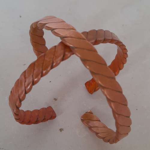 紅銅手鐲，多年前存貨。坊間流傳對風濕有減輕作用，每只100元，一對150元，四只250...