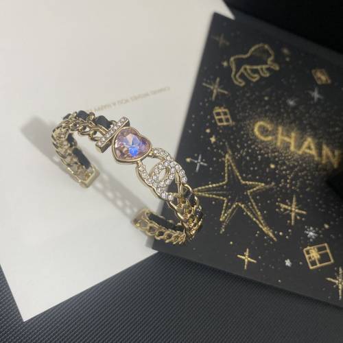 简约大方香奈儿手镯