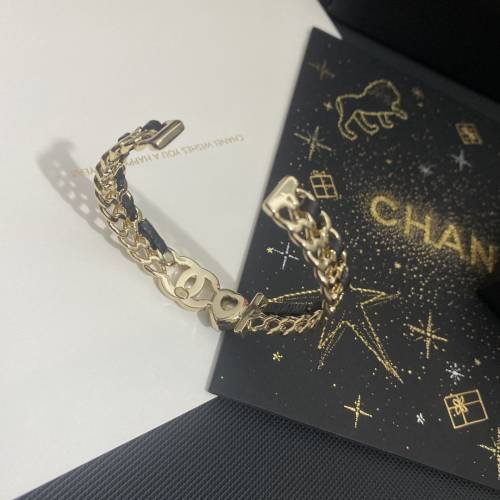 简约大方香奈儿手镯