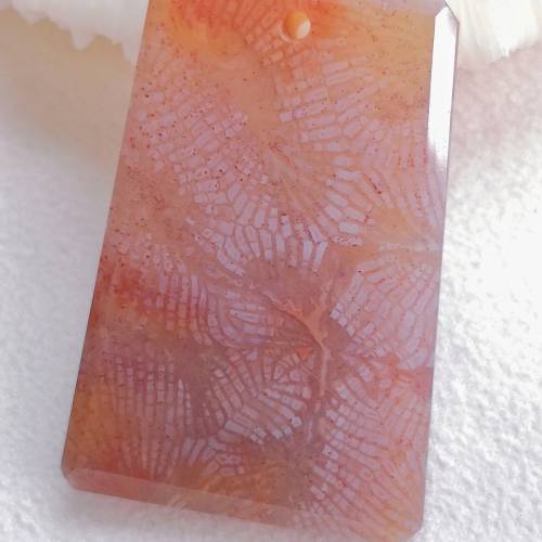 果凍彩鳳尾  天然珊瑚玉吊墜