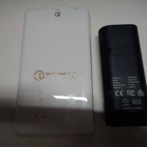 兩隻電話充電器10000 mAh QC快充 5200mAh