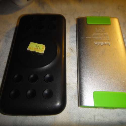 兩隻電話充電器10000 mAh無線充 Belkin 5000mAh