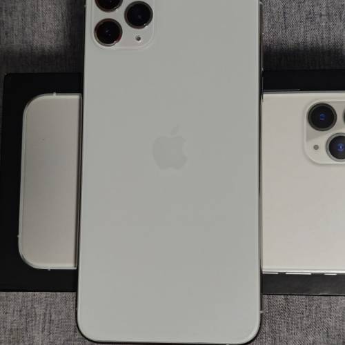 出售白色iPhone 11 pro max 256GB