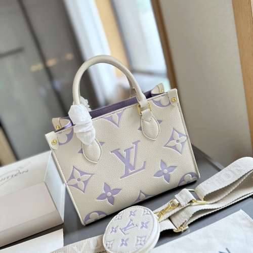 本款OnTheGo手袋释放Monogram Empreinte压纹皮革的娴雅意味