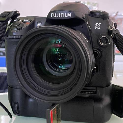 fujifilm s5pro ccd dslr -nikon f G mount +sigma 17-50 2.8 os